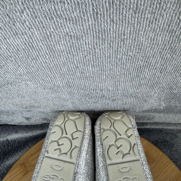 UGG Shoes Womens Size 6 Silver Glitter Moccasin Slippers Shearling W 1100178 - Picture 8 of 11